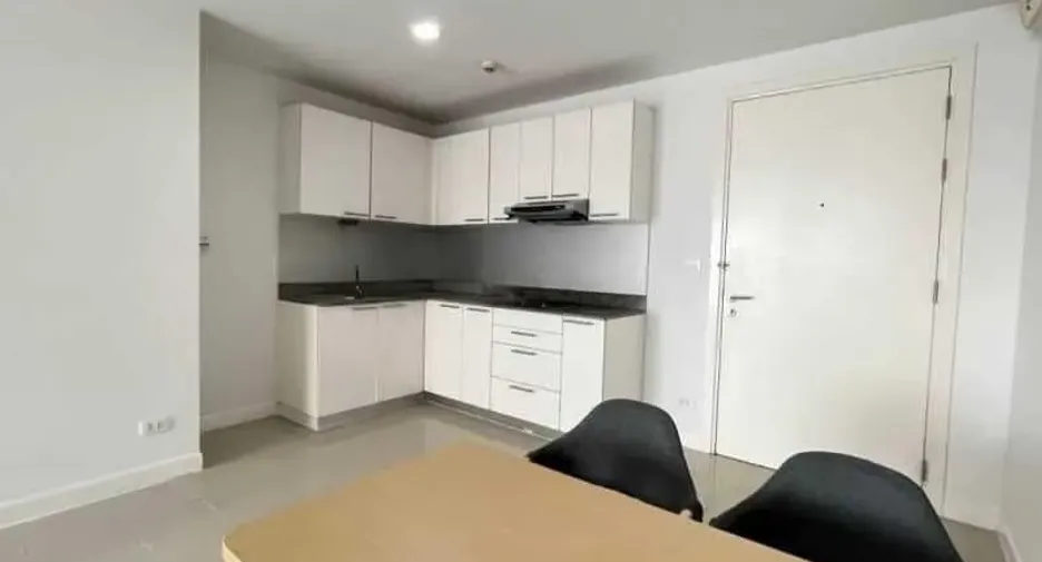 For rent 2 bedrooms condo in Phaya Thai, Bangkok
