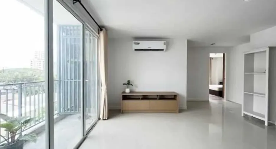 For rent 2 bedrooms condo in Phaya Thai, Bangkok