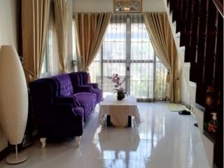 Casa adosada en venta de 3 habitaciones en Lat Phrao, Bangkok