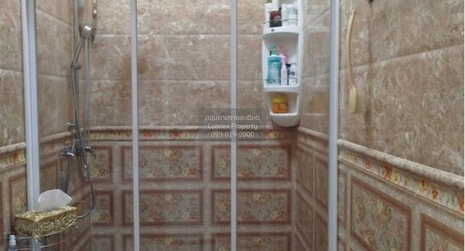 Casa adosada en venta de 3 habitaciones en Lat Phrao, Bangkok