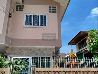 Casa adosada en venta de 3 habitaciones en Lat Phrao, Bangkok