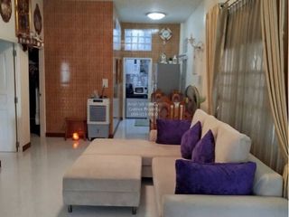 Casa adosada en venta de 3 habitaciones en Lat Phrao, Bangkok