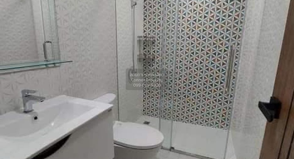Casa adosada en venta de 2 habitaciones en Suan Luang, Bangkok