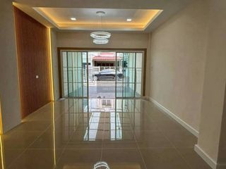 Casa adosada en venta de 2 habitaciones en Pak Kret, Nonthaburi