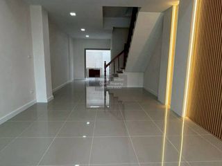Casa adosada en venta de 2 habitaciones en Pak Kret, Nonthaburi