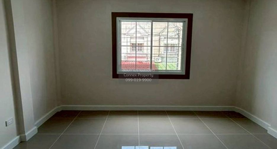 Casa adosada en venta de 2 habitaciones en Pak Kret, Nonthaburi