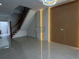 Casa adosada en venta de 2 habitaciones en Pak Kret, Nonthaburi