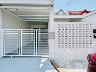 Продажа 2 спальни таунхаус в Банг Ламунг, Чонбури