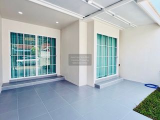 Продажа 2 спальни таунхаус в Банг Ламунг, Чонбури