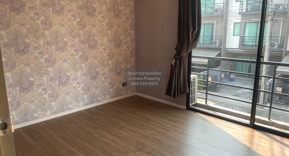 For sale 3 bedrooms townhouse in Bang Khen, Bangkok