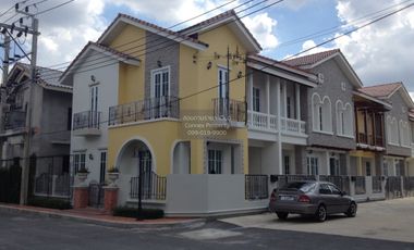 For sale 3 bedrooms townhouse in Suan Luang, Bangkok