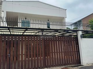 Haus zum Kauf mit 4 Zimmer in Watthana, Bangkok