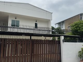 Haus zum Kauf mit 4 Zimmer in Watthana, Bangkok