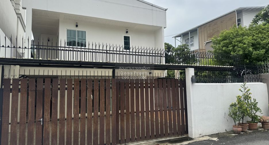Haus zum Kauf mit 4 Zimmer in Watthana, Bangkok