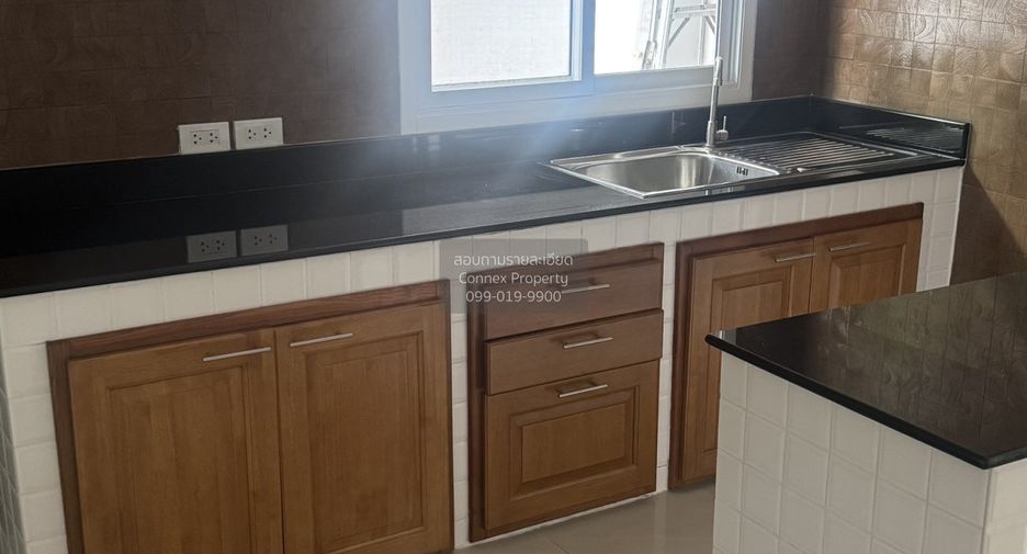 Haus zum Kauf mit 4 Zimmer in Watthana, Bangkok
