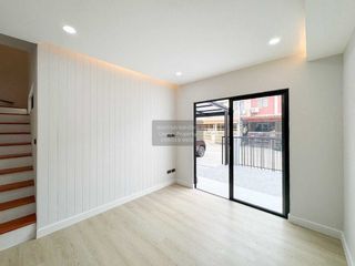 Casa adosada en venta de 3 habitaciones en Bang Khae, Bangkok