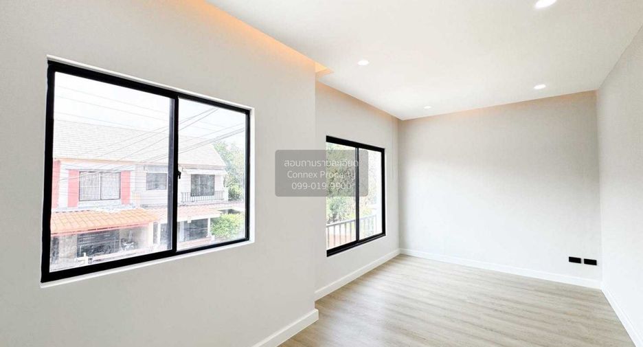 Casa adosada en venta de 3 habitaciones en Bang Khae, Bangkok