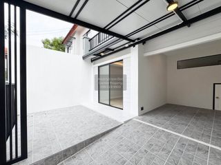 Casa adosada en venta de 3 habitaciones en Bang Khae, Bangkok