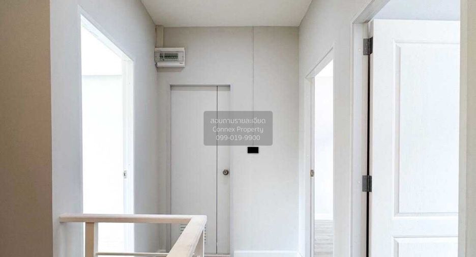 Casa adosada en venta de 3 habitaciones en Bang Khae, Bangkok