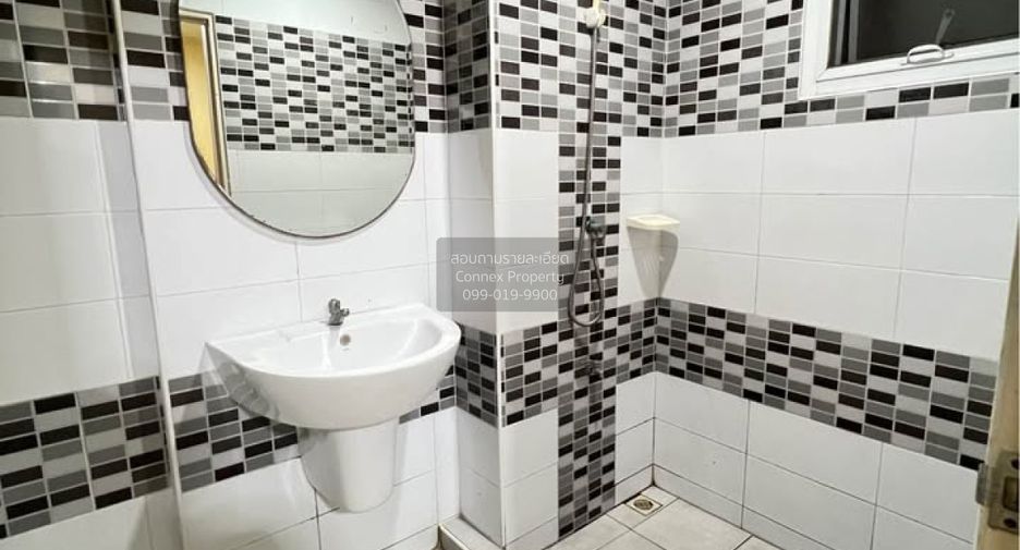 For sale 3 ベッドルーム townhouse in Mueang Samut Sakhon, Samut Sakhon