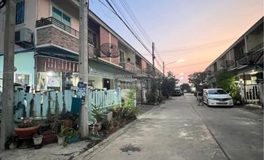 Продажа 3 спальни таунхаус в Mueang Samut Sakhon, Самутсакхон