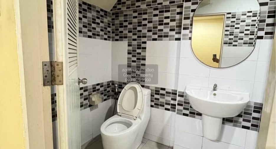 For sale 3 ベッドルーム townhouse in Mueang Samut Sakhon, Samut Sakhon