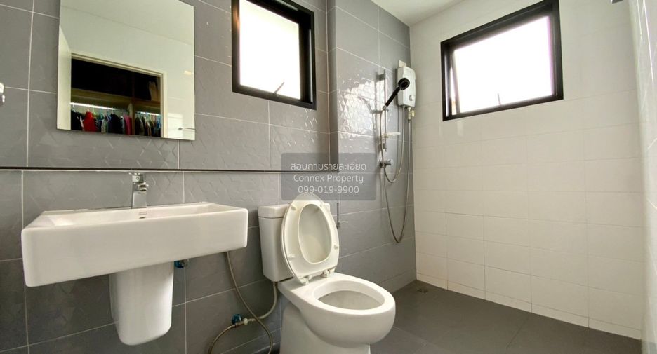 For sale 4 bedrooms house in Lat Krabang, Bangkok