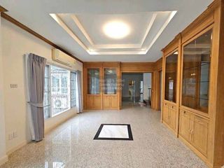 Haus zum Kauf mit 6 Zimmer in Thawi Watthana, Bangkok