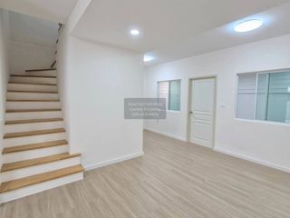 Casa adosada en venta de 3 habitaciones en Bang Khun Thian, Bangkok