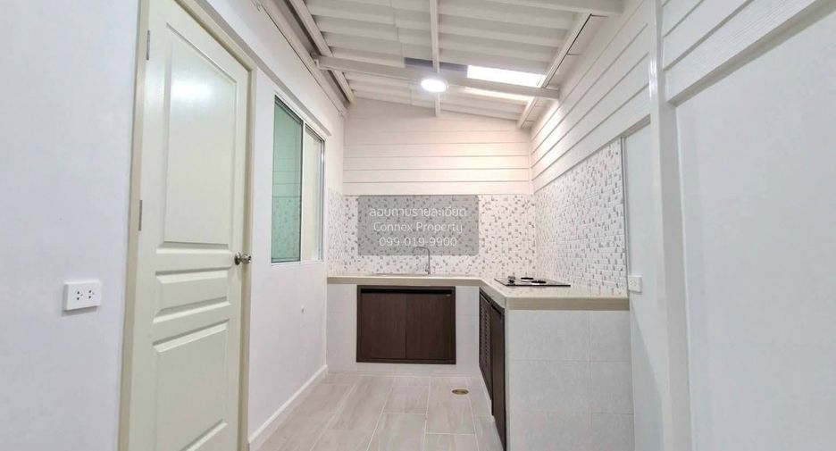 Casa adosada en venta de 3 habitaciones en Bang Khun Thian, Bangkok