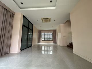 Продажа 5 спальни дом в Буенг Кум, Бангкок