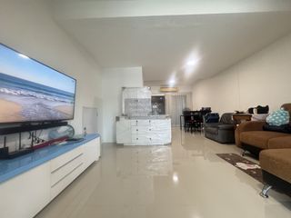 Casa adosada en venta de 3 habitaciones en Chom Thong, Bangkok