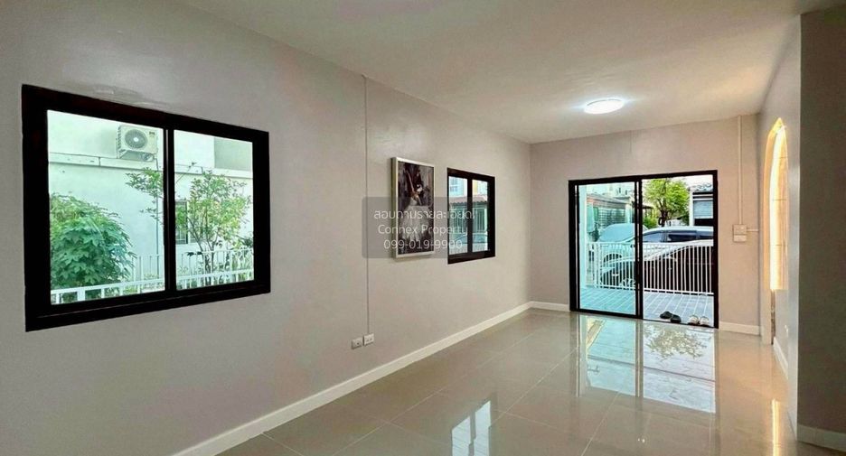 For sale 3 bedrooms townhouse in Khlong Luang, Pathum Thani