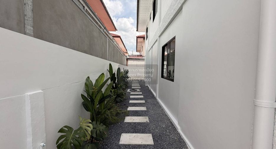Casa adosada en venta de 2 habitaciones en Thawi Watthana, Bangkok