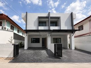 Casa adosada en venta de 2 habitaciones en Thawi Watthana, Bangkok