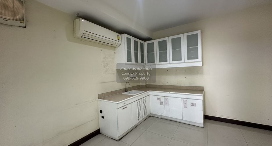 For sale 16 bedrooms retail Space in Phasi Charoen, Bangkok