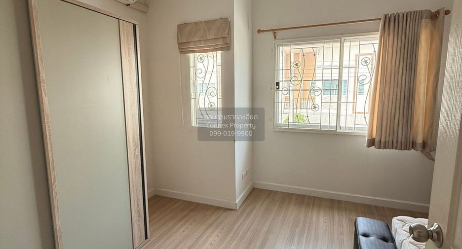 Casa adosada en venta de 3 habitaciones en Nong Khaem, Bangkok