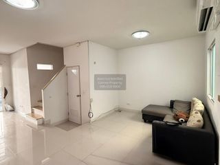 Casa adosada en venta de 3 habitaciones en Nong Khaem, Bangkok