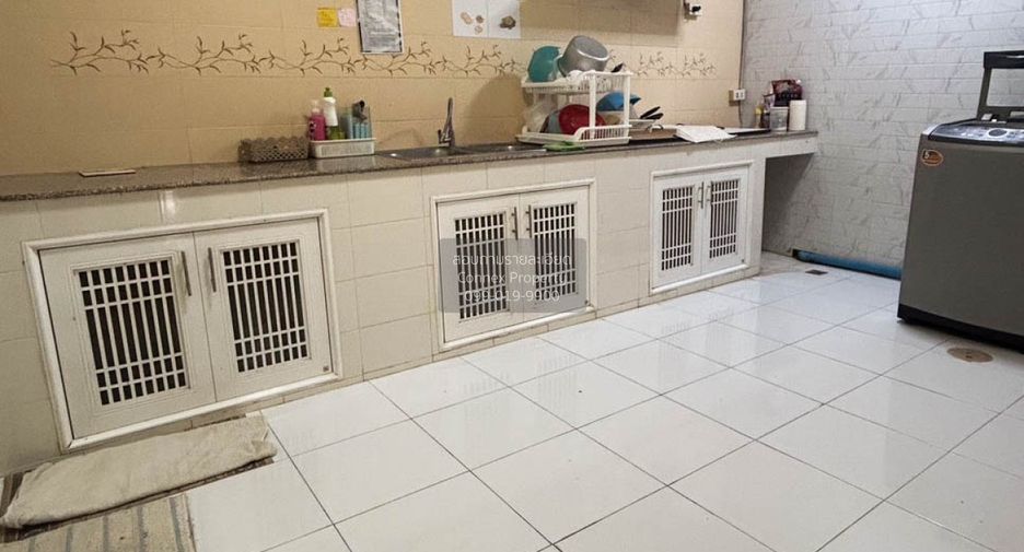 Reihenhaus zum Kauf mit 2 Zimmer in Bang Kapi, Bangkok
