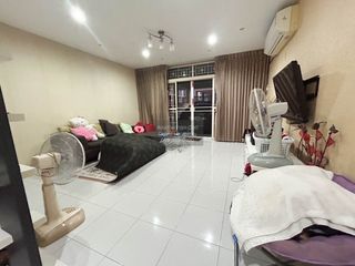 Reihenhaus zum Kauf mit 2 Zimmer in Bang Kapi, Bangkok