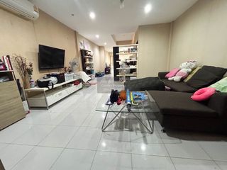 Reihenhaus zum Kauf mit 2 Zimmer in Bang Kapi, Bangkok