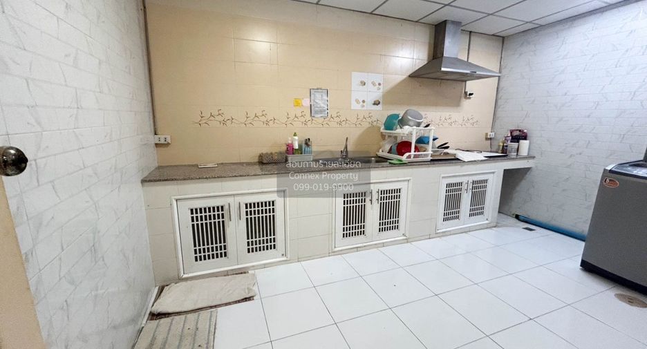 Reihenhaus zum Kauf mit 2 Zimmer in Bang Kapi, Bangkok