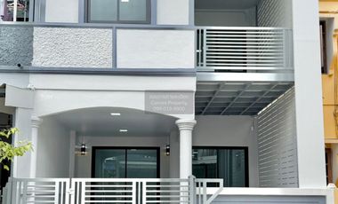 À vendre 3 chambres maison de ville à Mueang Nonthaburi, Nonthaburi