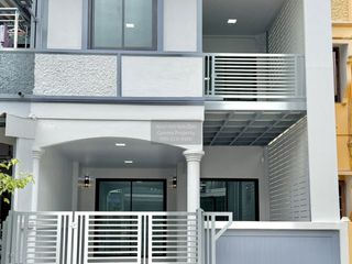 À vendre 3 chambres maison de ville à Mueang Nonthaburi, Nonthaburi