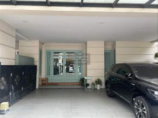 Casa adosada en venta de 4 habitaciones en Yan Nawa, Bangkok