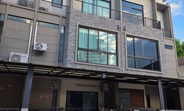 Casa adosada en venta de 3 habitaciones en Bang Kruai, Nonthaburi