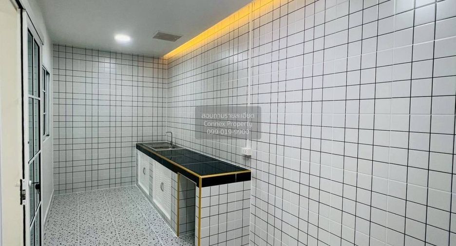 For sale 3 bedrooms townhouse in Lam Luk Ka, Pathum Thani