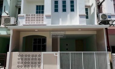For sale 3 bedrooms townhouse in Lam Luk Ka, Pathum Thani