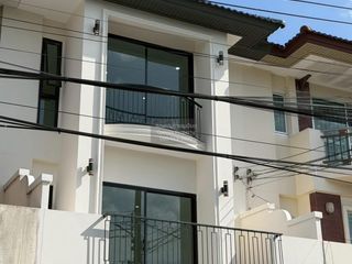 Reihenhaus zum Kauf mit 4 Zimmer in Bang Khen, Bangkok