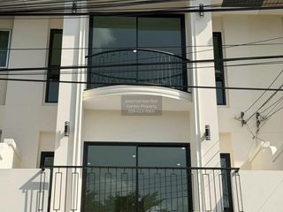 Reihenhaus zum Kauf mit 4 Zimmer in Bang Khen, Bangkok